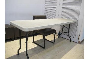 塑鋼桌（二張）
